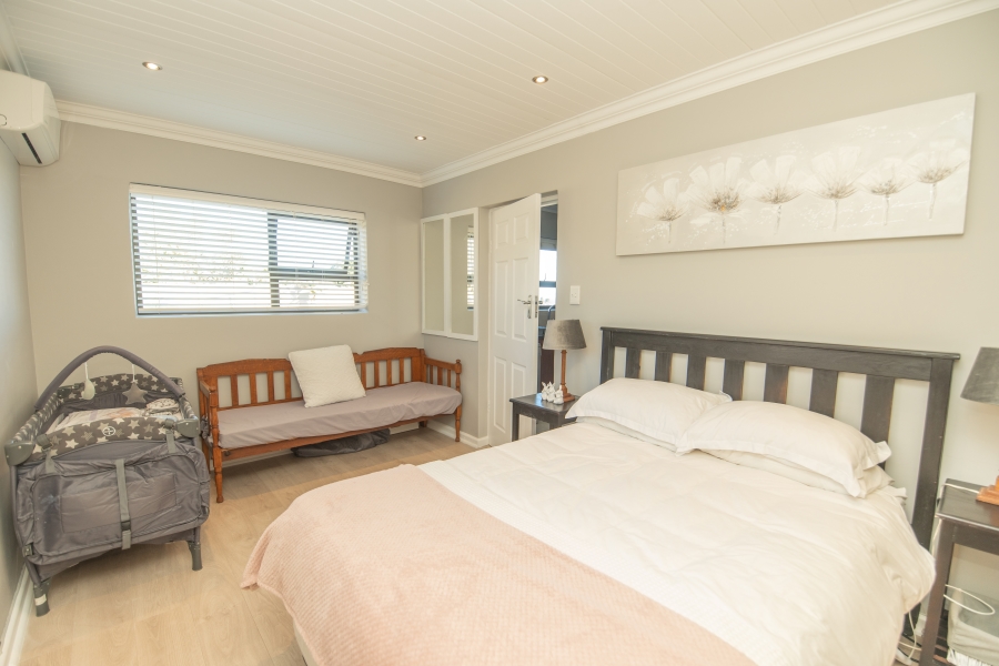 4 Bedroom Property for Sale in Clarendon Marine Eastern Cape